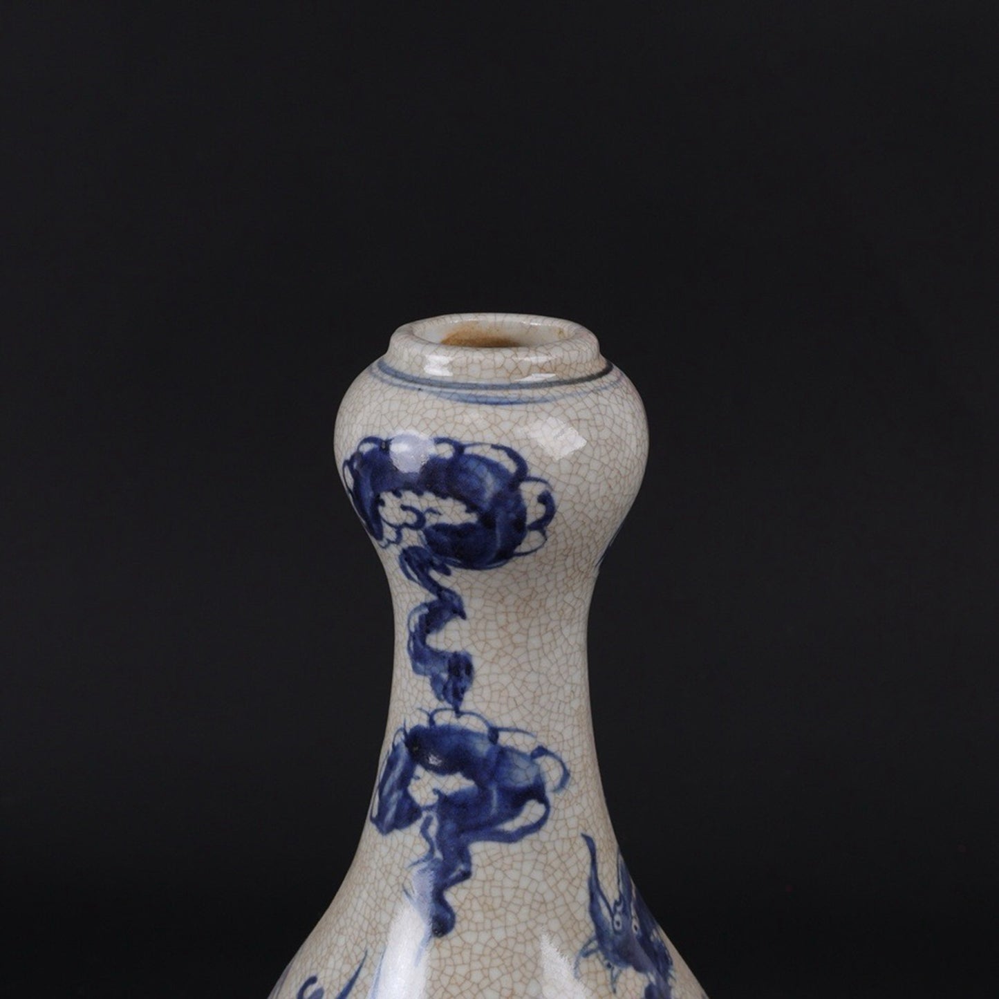 Blue and white sliced dragon text garlic bottle