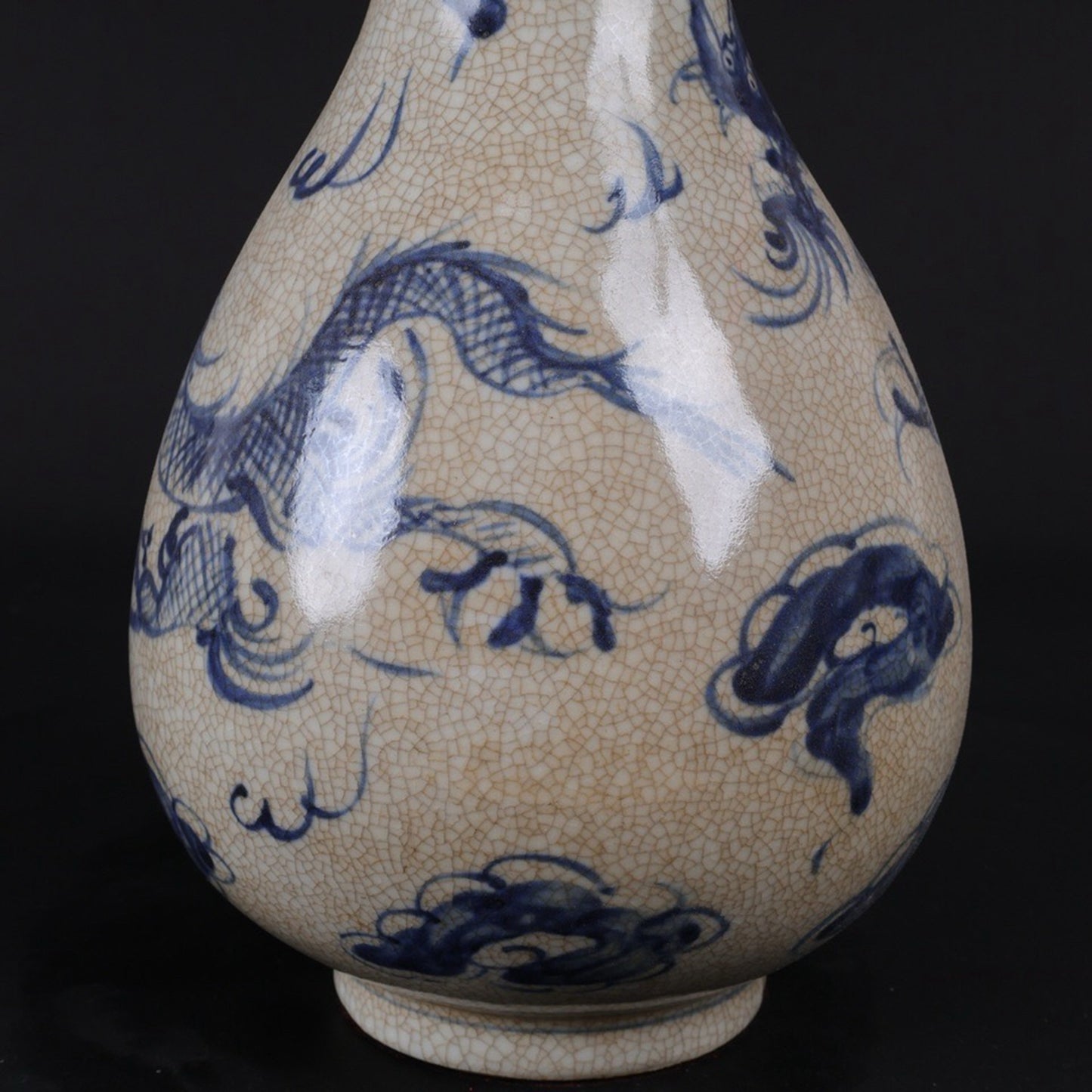 Blue and white sliced dragon text garlic bottle