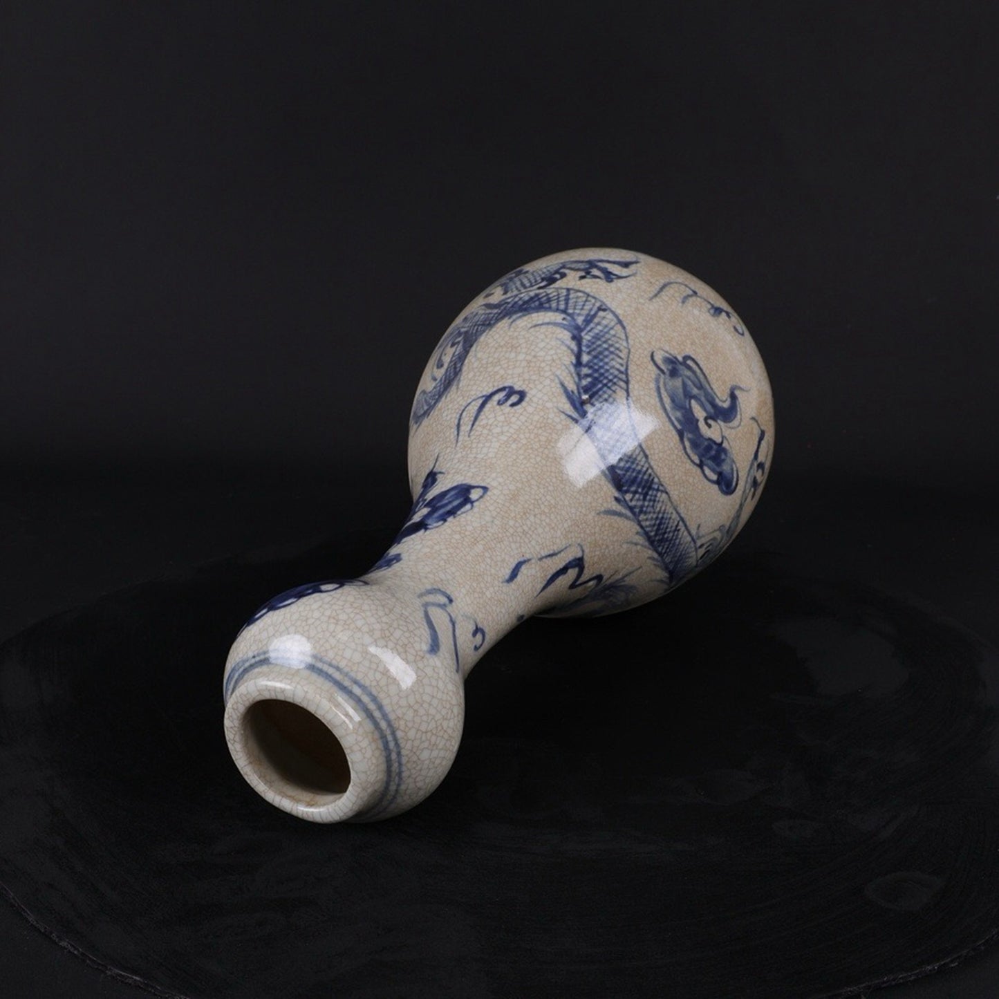 Blue and white sliced dragon text garlic bottle