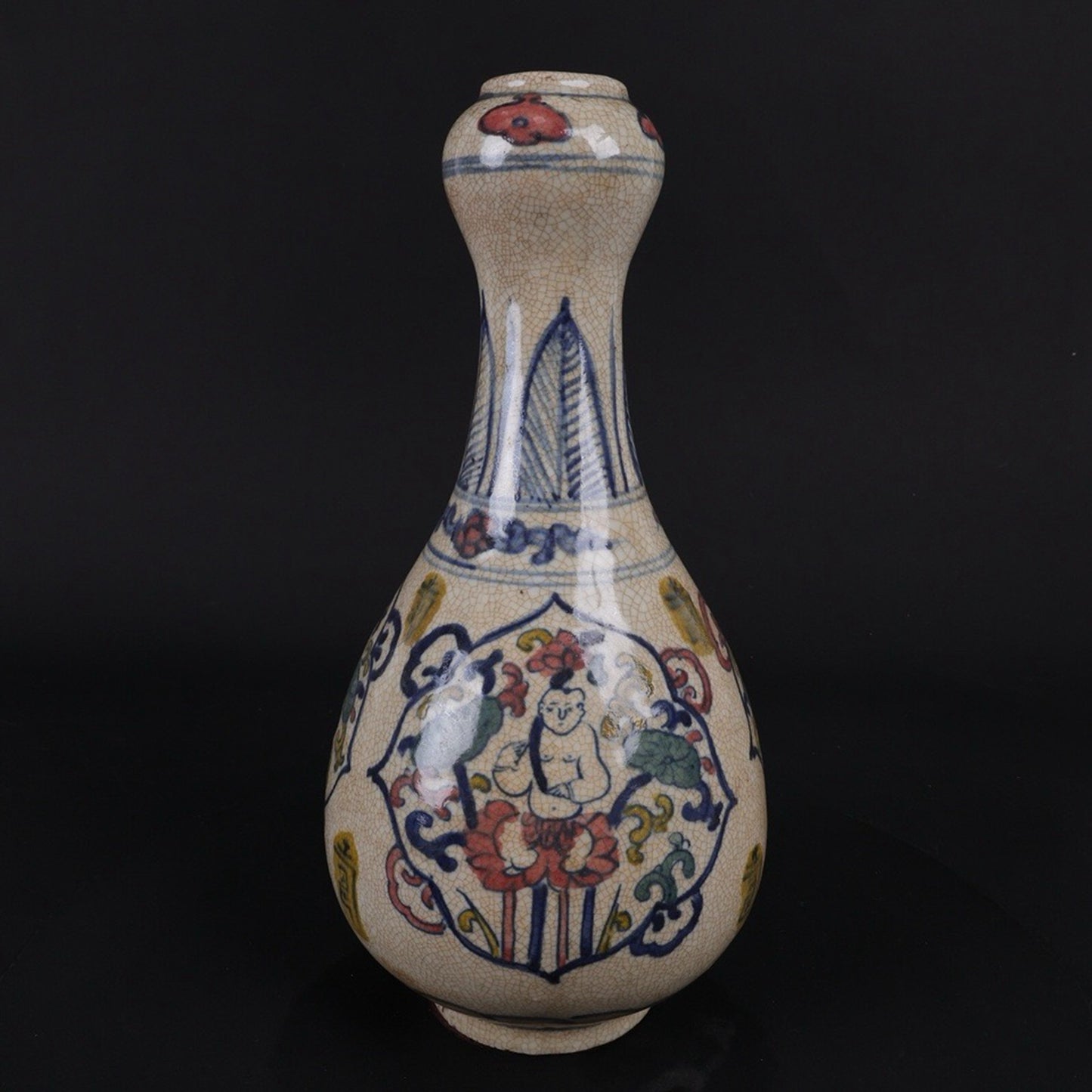Doucai Window Opening Fuwa Pattern Garlic Bottle