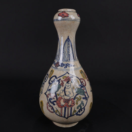 Doucai Window Opening Fuwa Pattern Garlic Bottle
