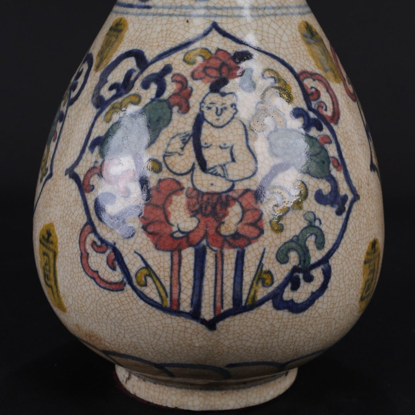 Doucai Window Opening Fuwa Pattern Garlic Bottle