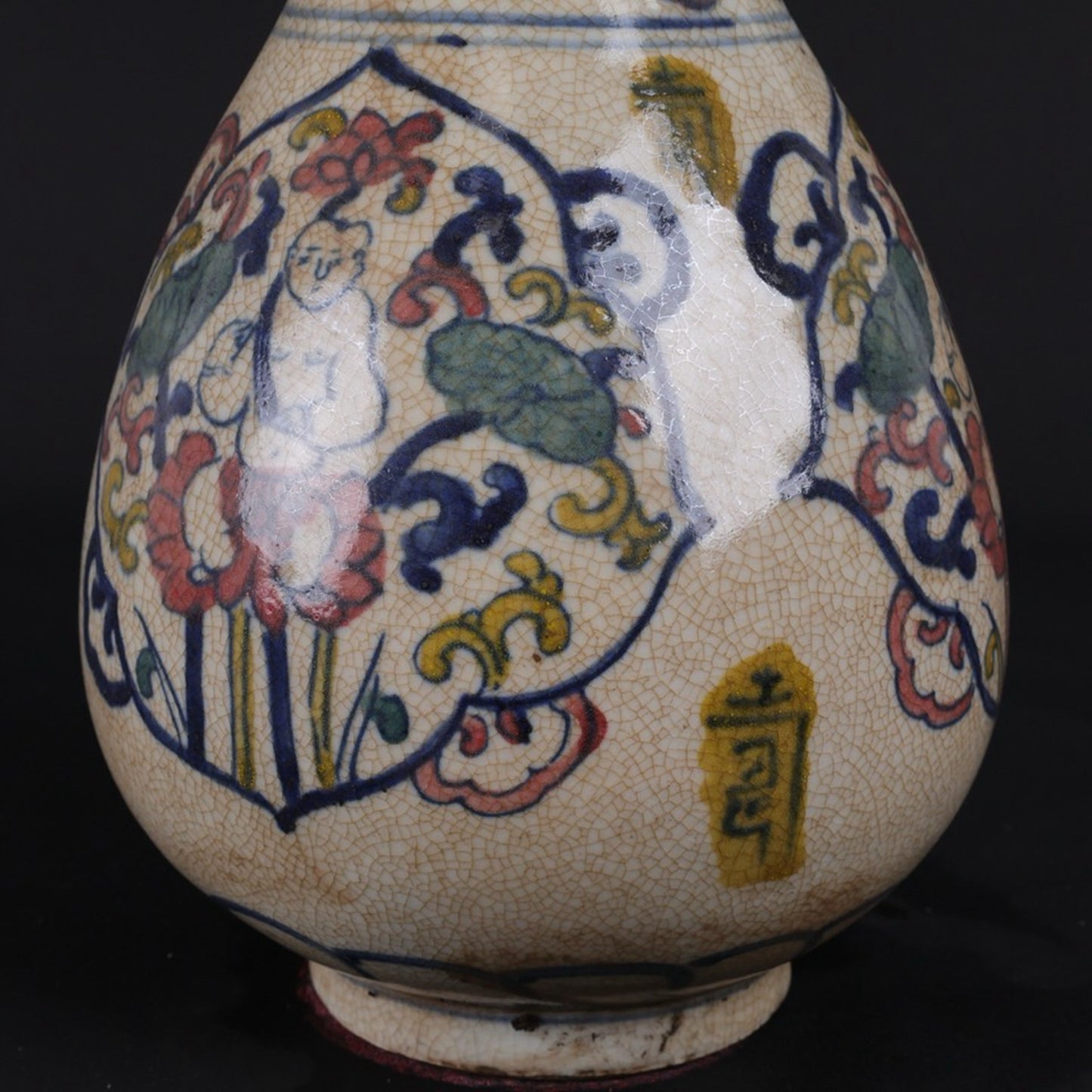 Doucai Window Opening Fuwa Pattern Garlic Bottle