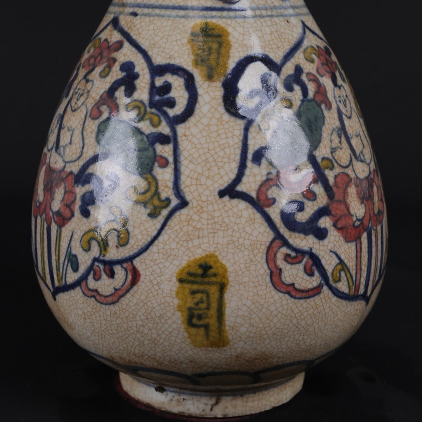 Doucai Window Opening Fuwa Pattern Garlic Bottle