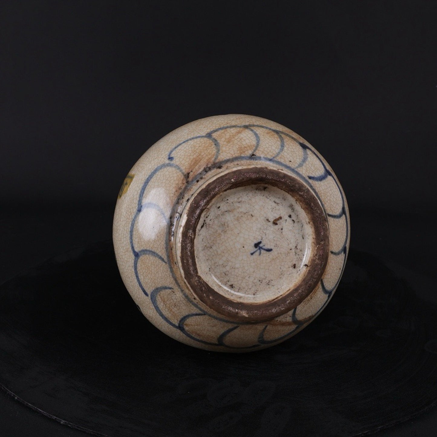 Doucai Window Opening Fuwa Pattern Garlic Bottle