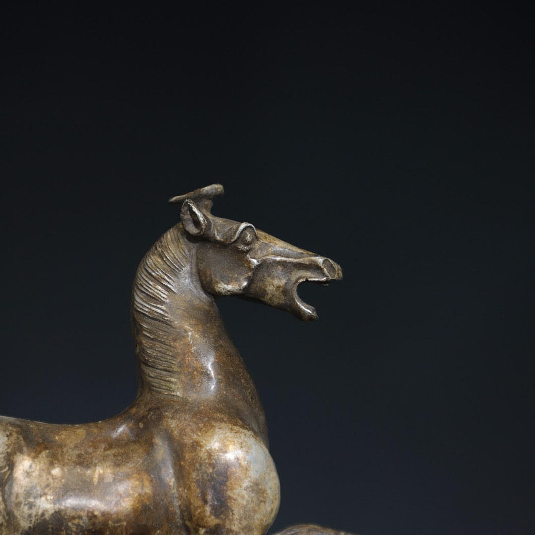 Chinese antique pure copper horse stepping flying swallow ornament