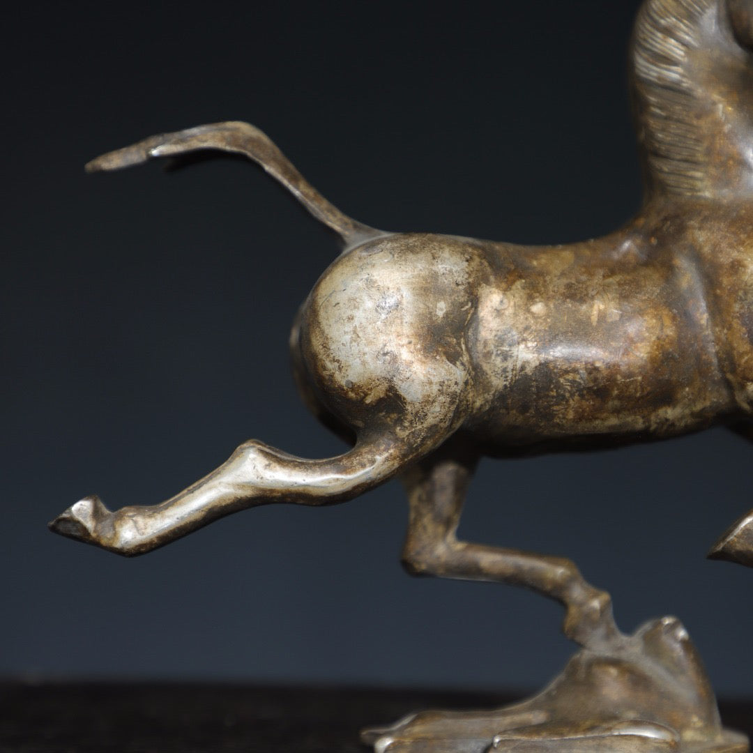 Chinese antique pure copper horse stepping flying swallow ornament