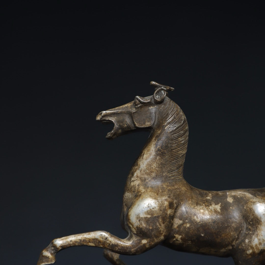 Chinese antique pure copper horse stepping flying swallow ornament