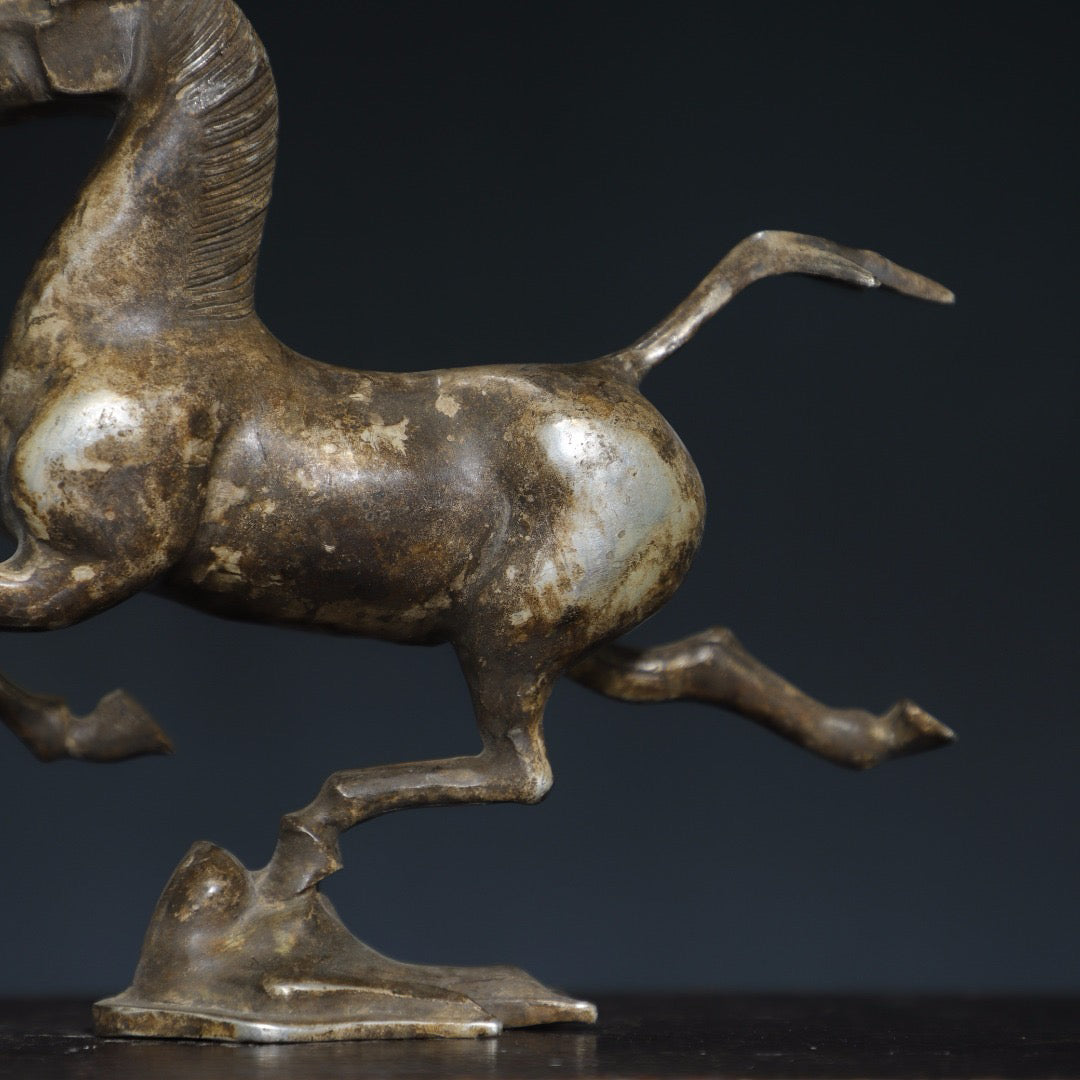 Chinese antique pure copper horse stepping flying swallow ornament