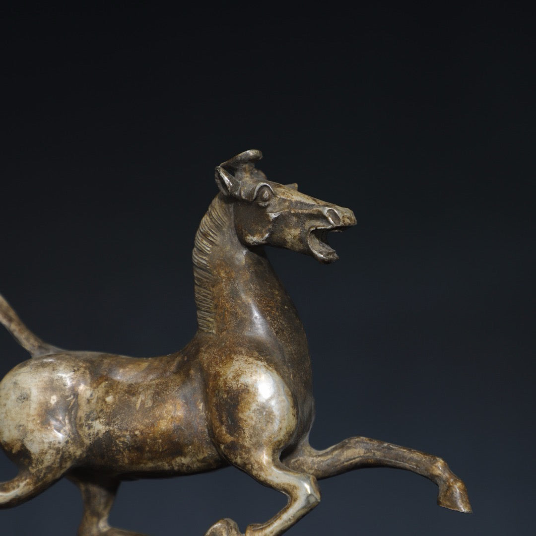 Chinese antique pure copper horse stepping flying swallow ornament
