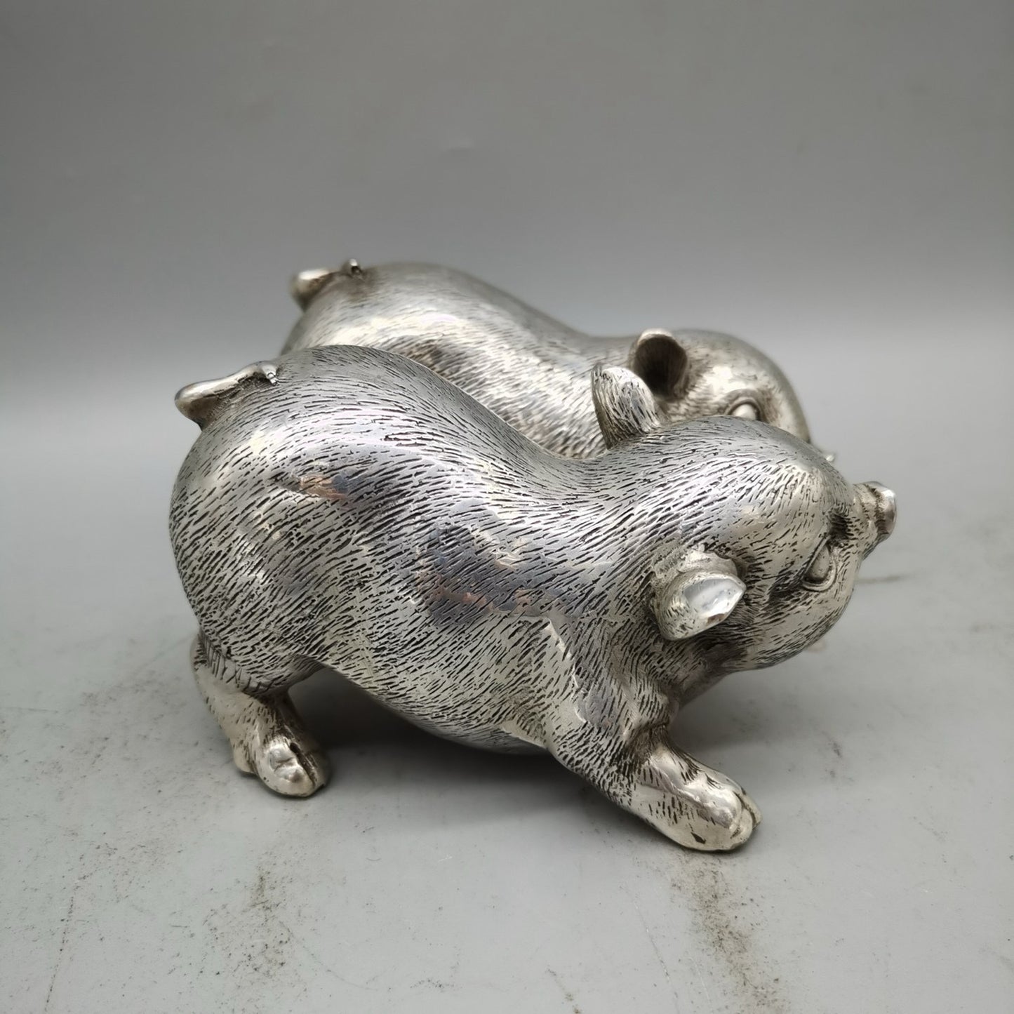 A pair of Chinese pure copper silver plated piglets for home and living room decoration