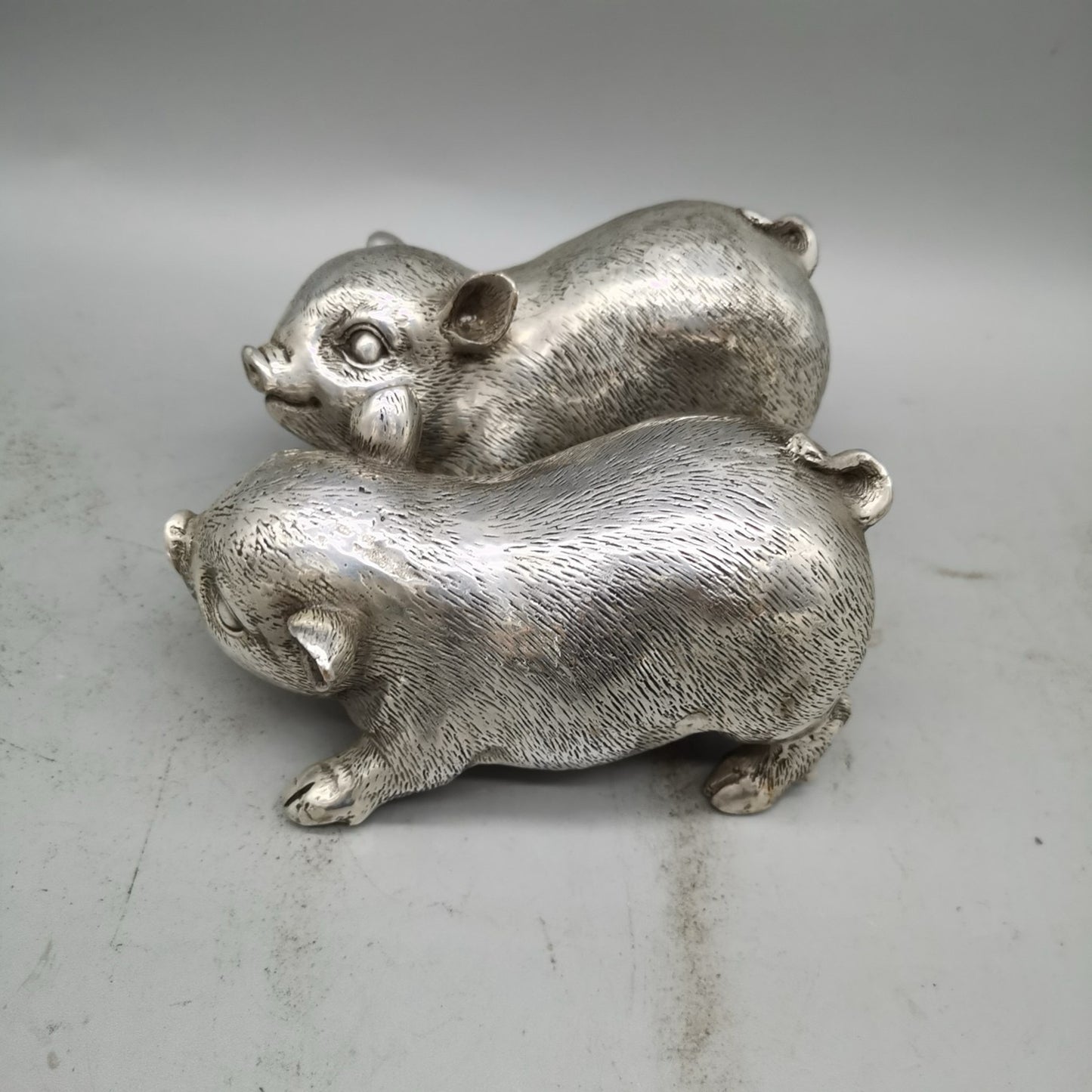 A pair of Chinese pure copper silver plated piglets for home and living room decoration