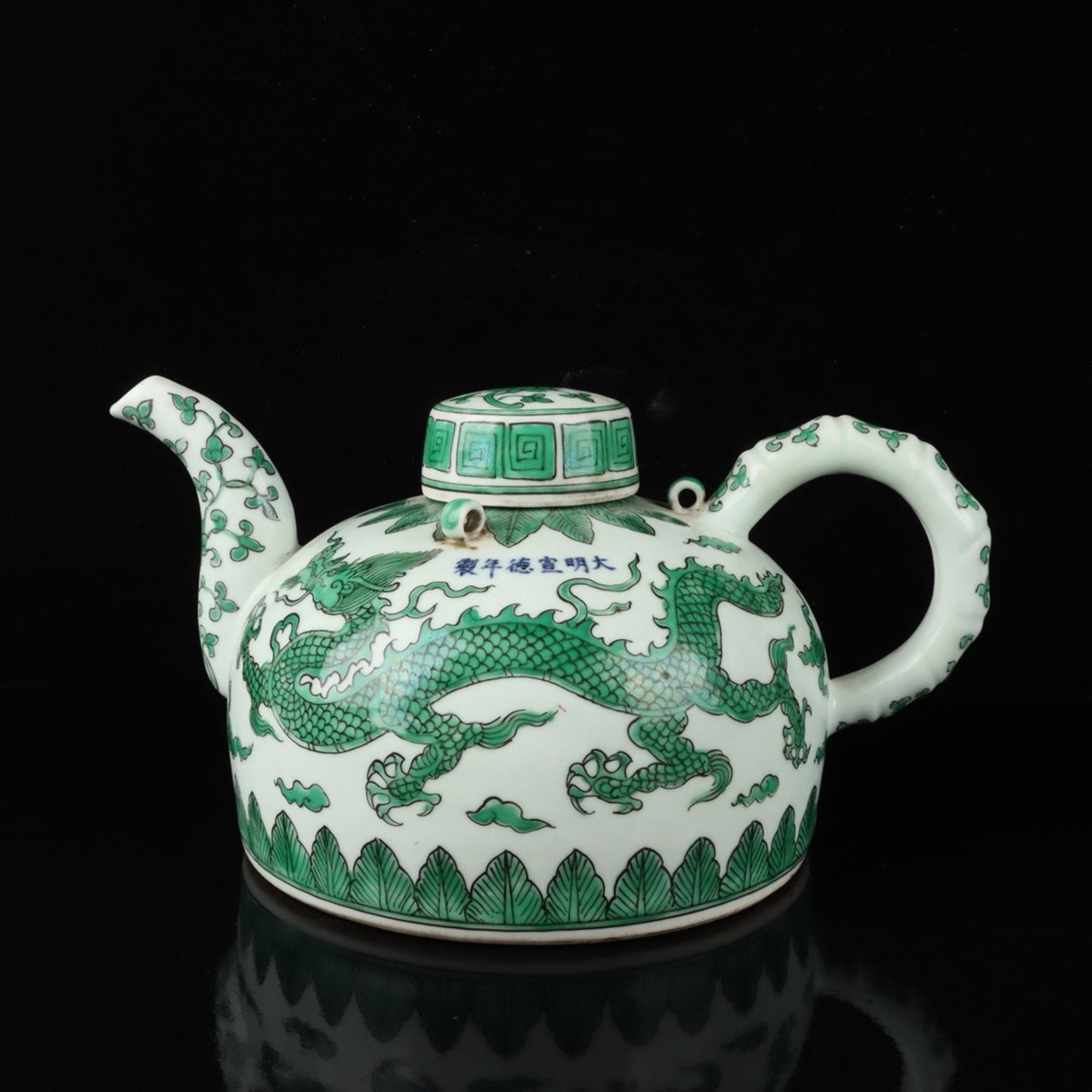 Chinese antique ceramic green cloud dragon patterned teapot