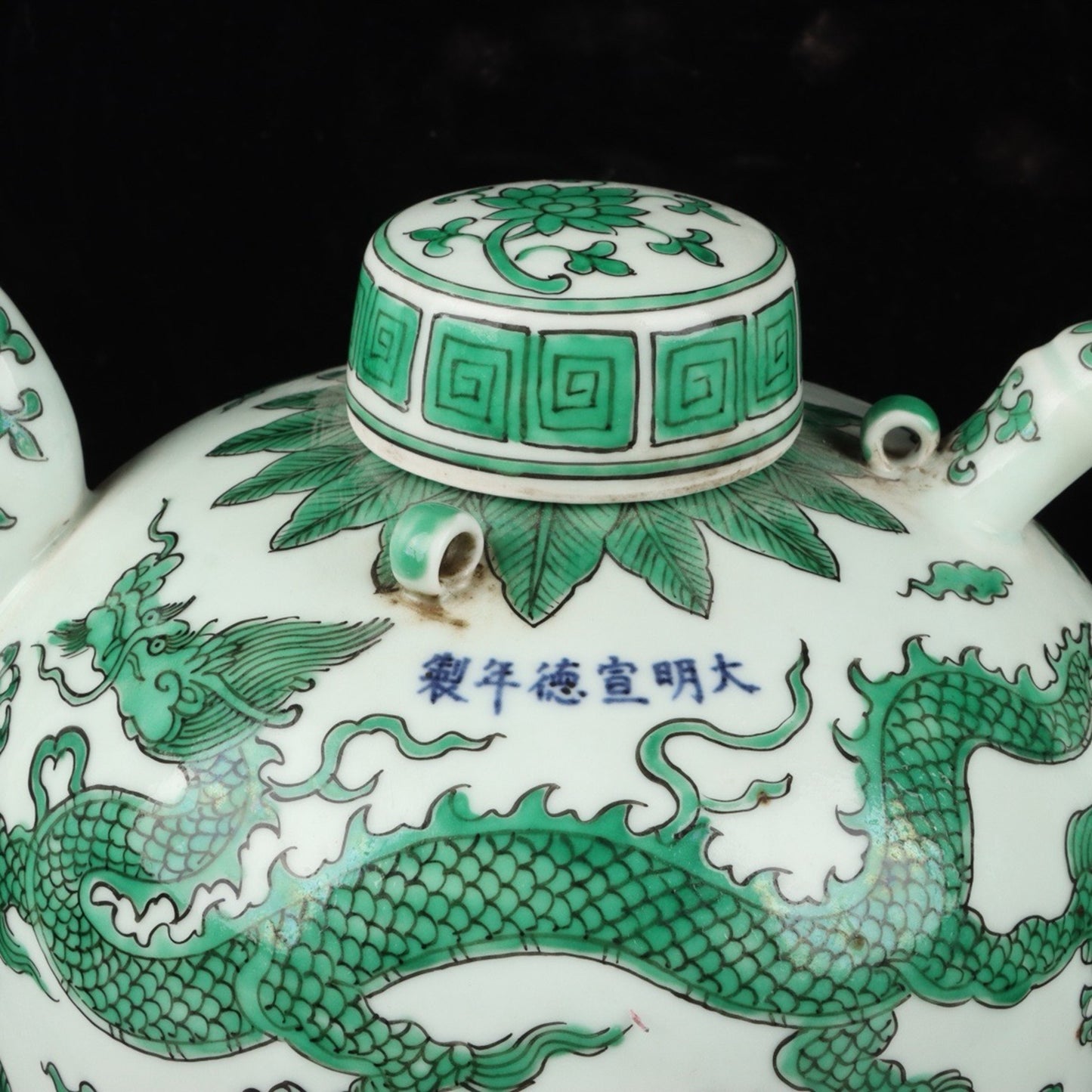 Chinese antique ceramic green cloud dragon patterned teapot