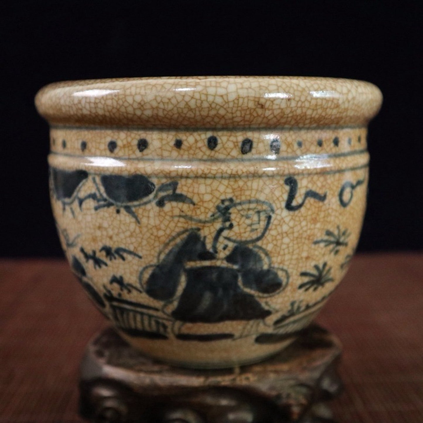 Open film blue and white figure pattern Arhat jar