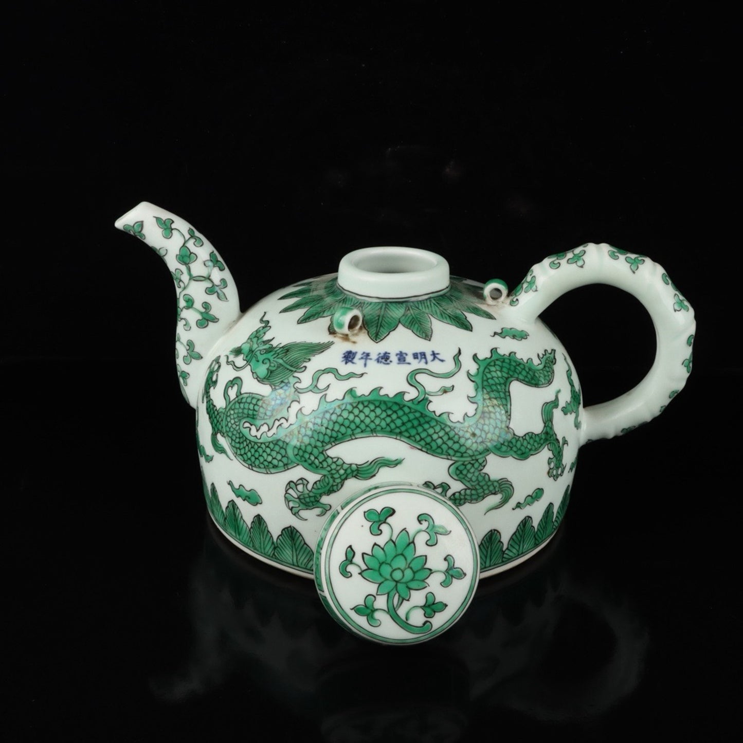 Chinese antique ceramic green cloud dragon patterned teapot