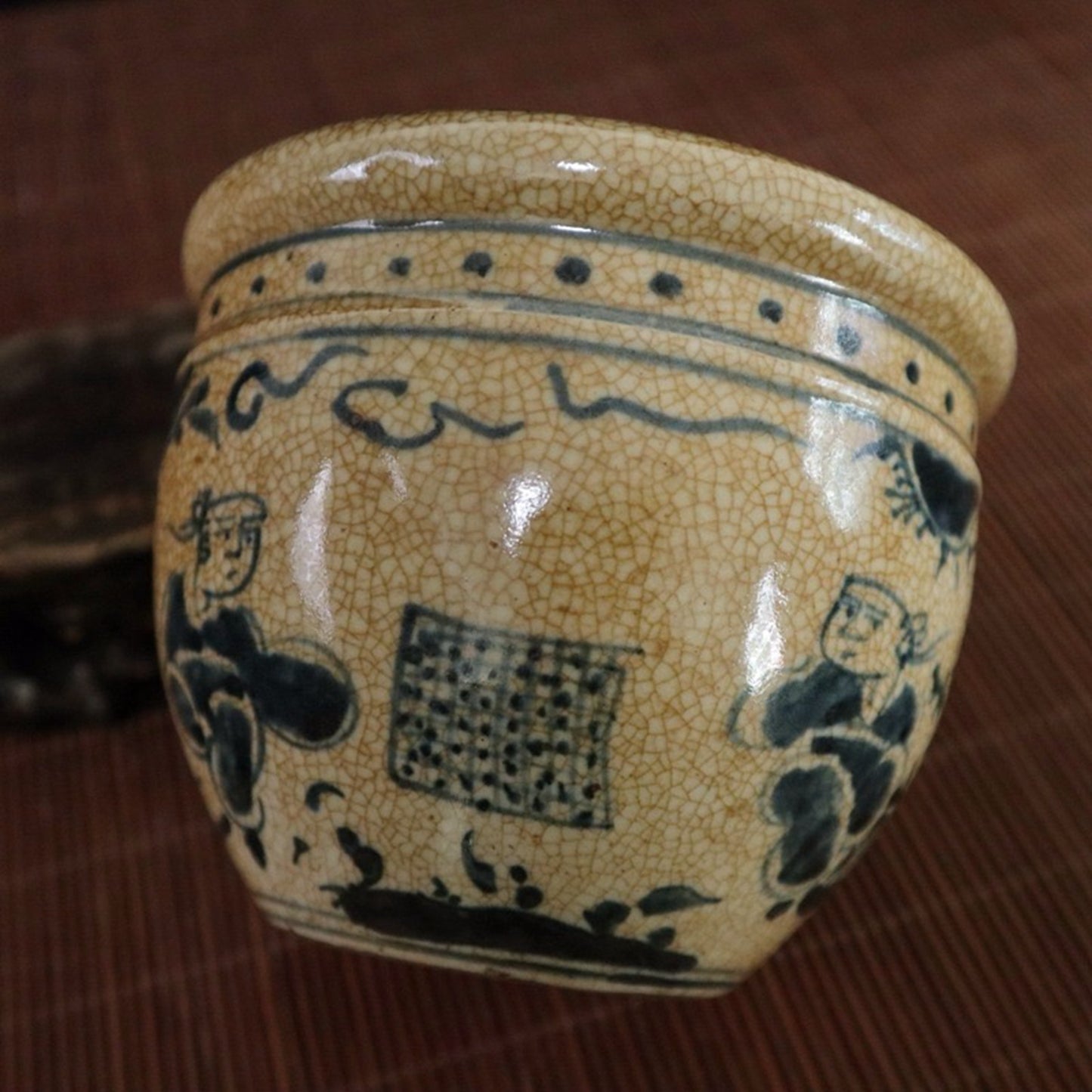 Open film blue and white figure pattern Arhat jar