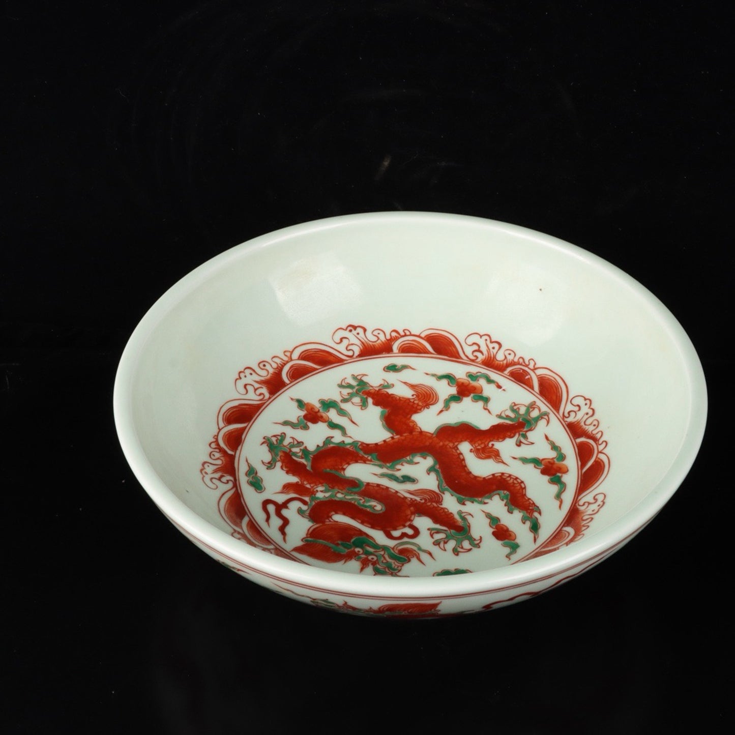Chinese antique ceramic red green cloud dragon patterned large bowl