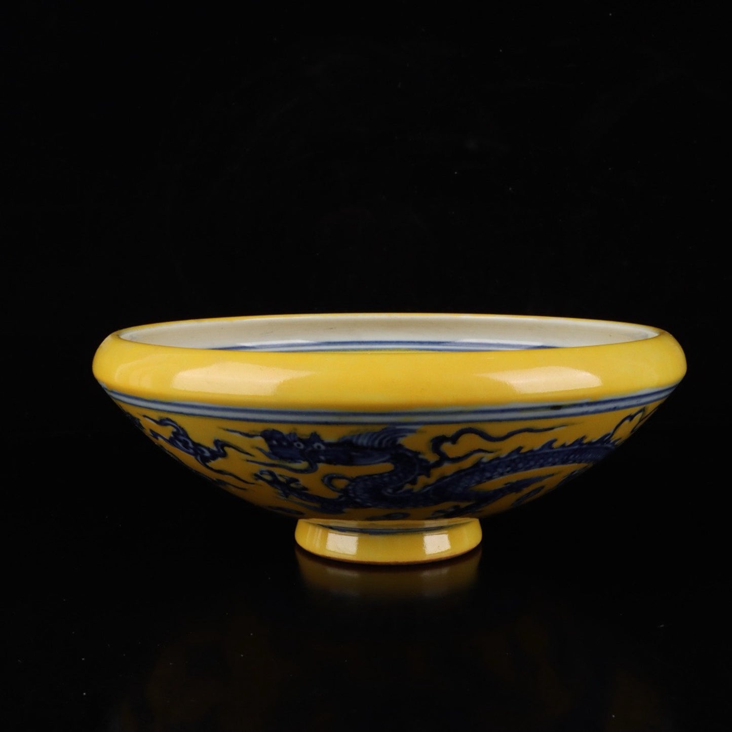 Chinese antique blue and white with yellow glaze and cloud dragon pattern brush wash
