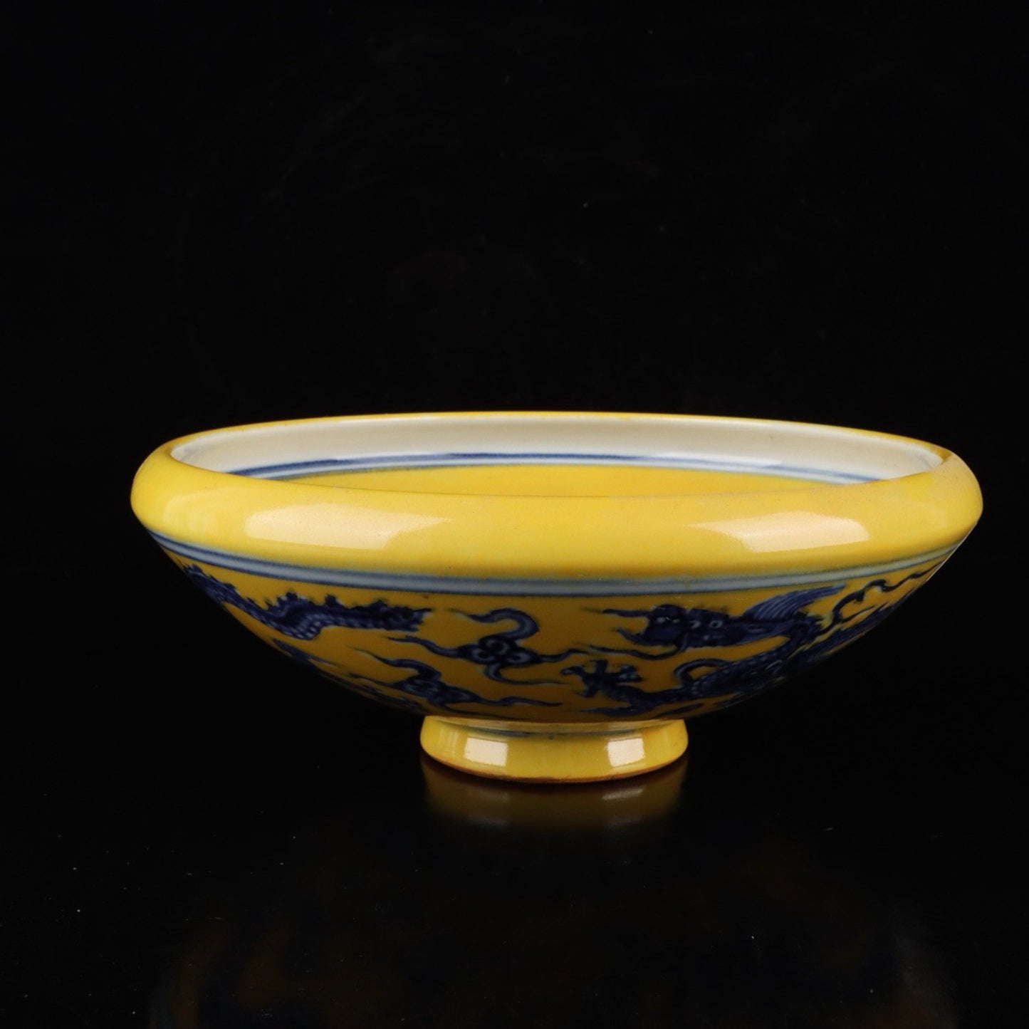 Chinese antique blue and white with yellow glaze and cloud dragon pattern brush wash
