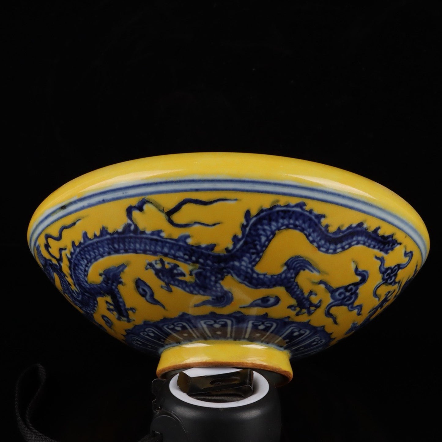 Chinese antique blue and white with yellow glaze and cloud dragon pattern brush wash