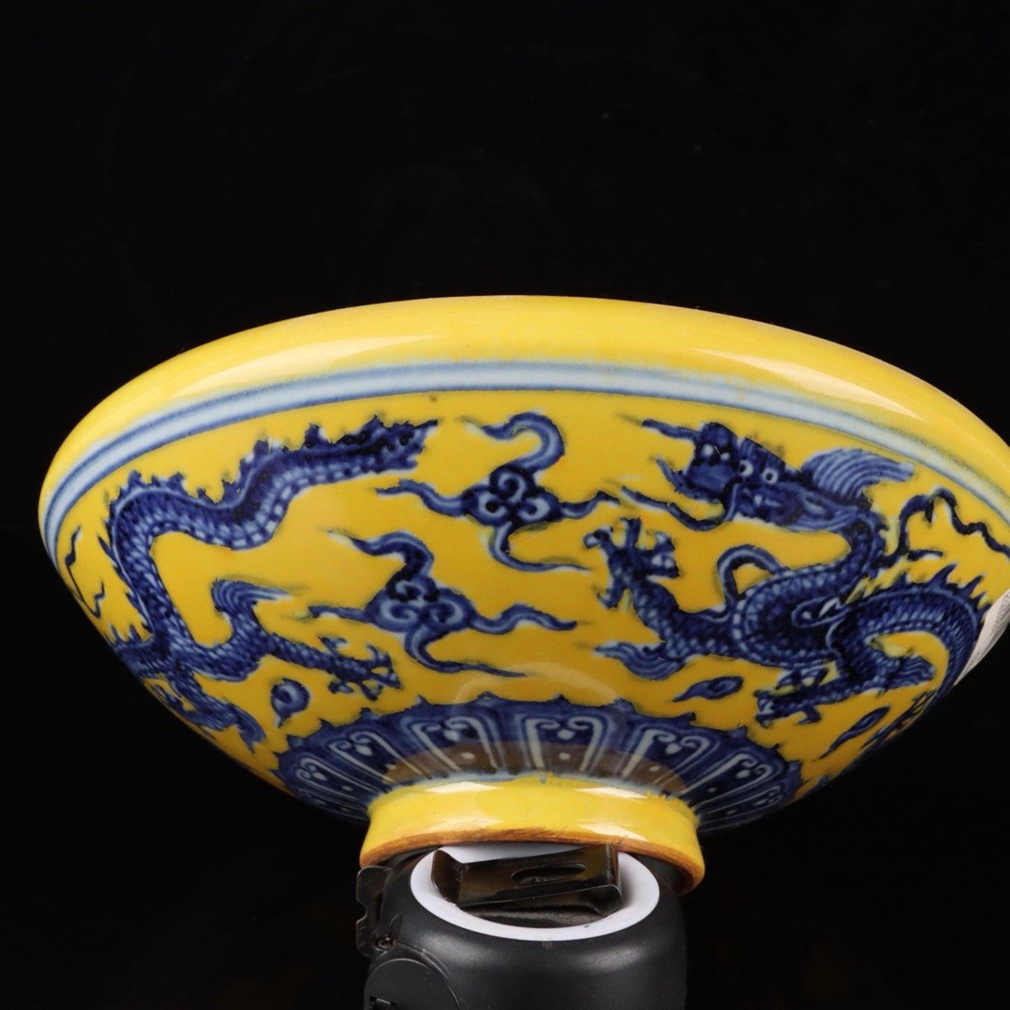 Chinese antique blue and white with yellow glaze and cloud dragon pattern brush wash