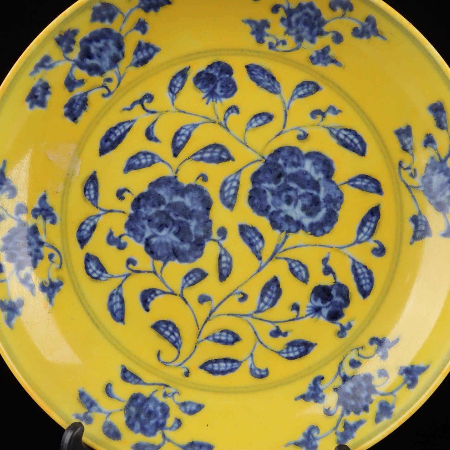 Chinese Antique Blue and White with Yellow Glazed Flower Pattern Appreciation Plate