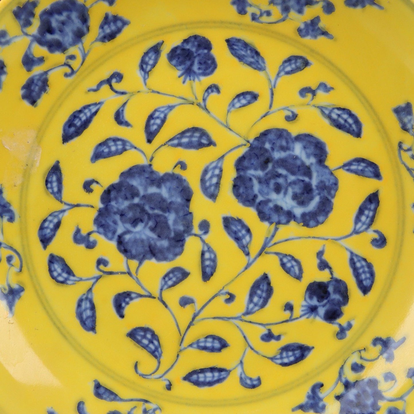 Chinese Antique Blue and White with Yellow Glazed Flower Pattern Appreciation Plate
