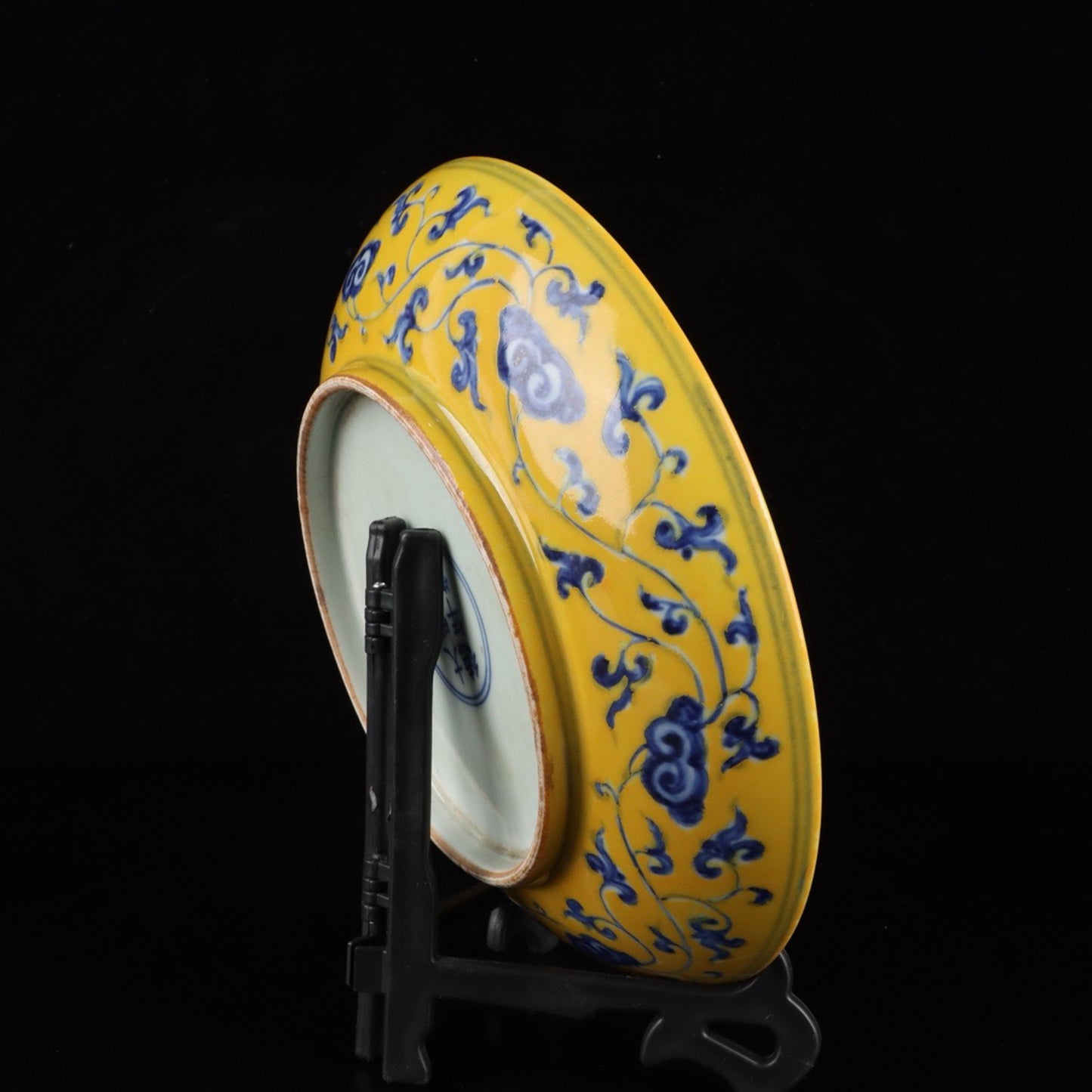Chinese Antique Blue and White with Yellow Glazed Flower Pattern Appreciation Plate
