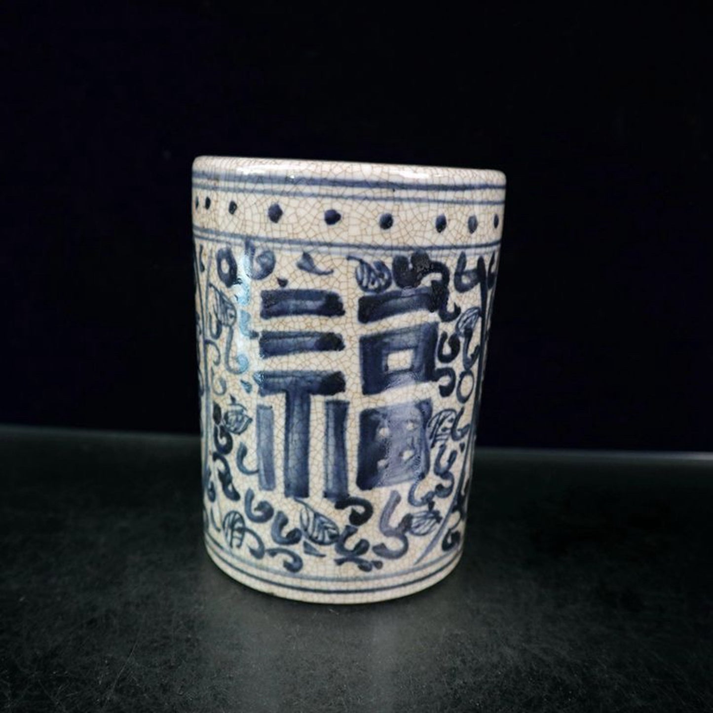 Open blue and white lucky character pattern pen holder