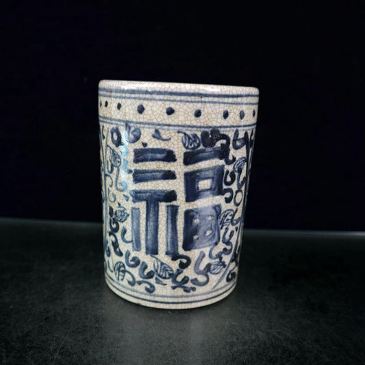 Open blue and white lucky character pattern pen holder