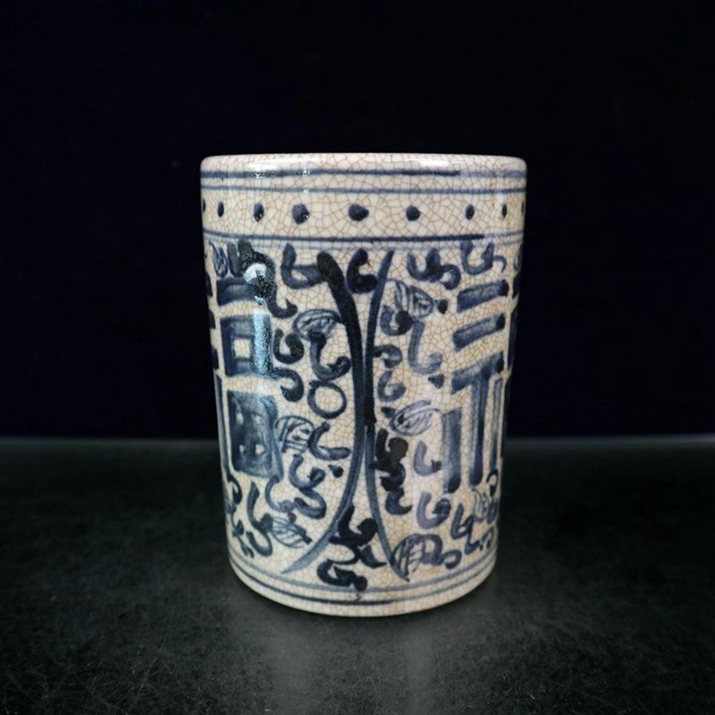 Open blue and white lucky character pattern pen holder
