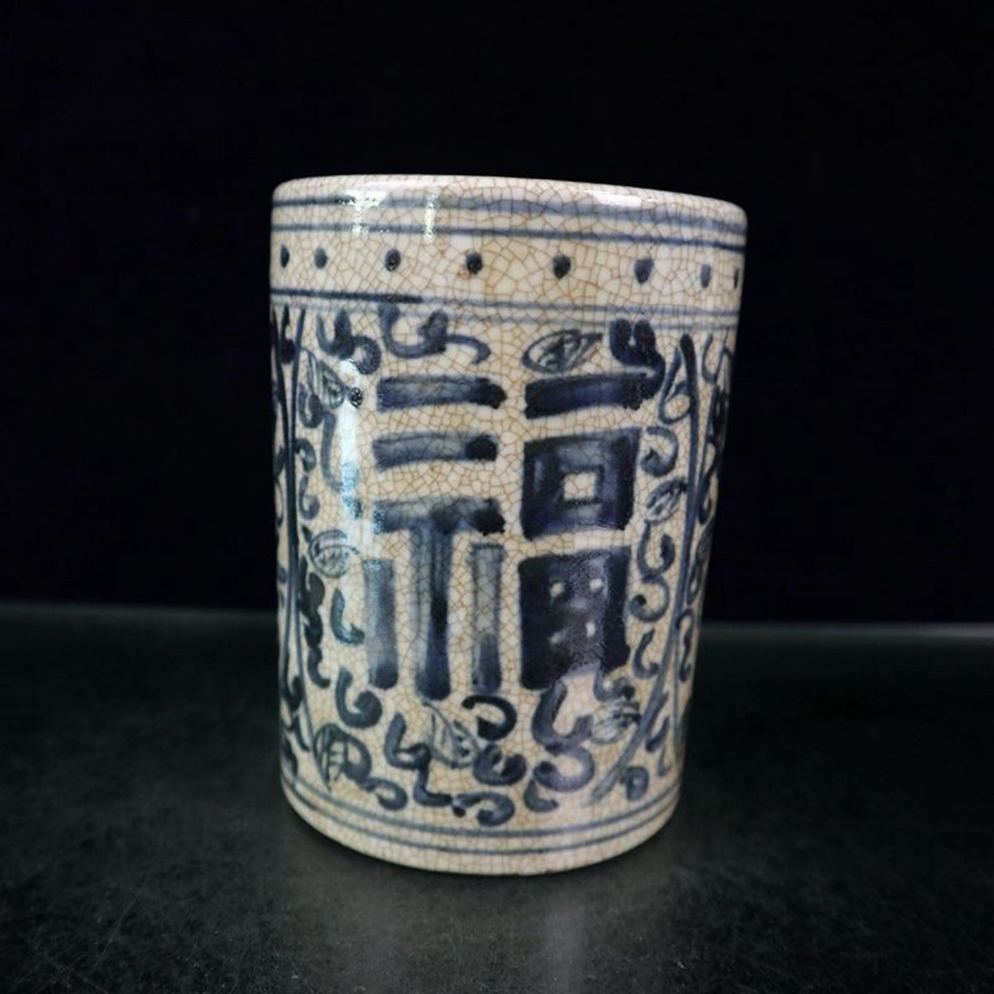 Open blue and white lucky character pattern pen holder