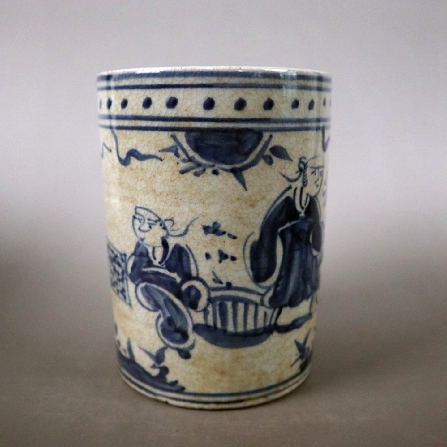 Open blue and white character story pattern pen holder