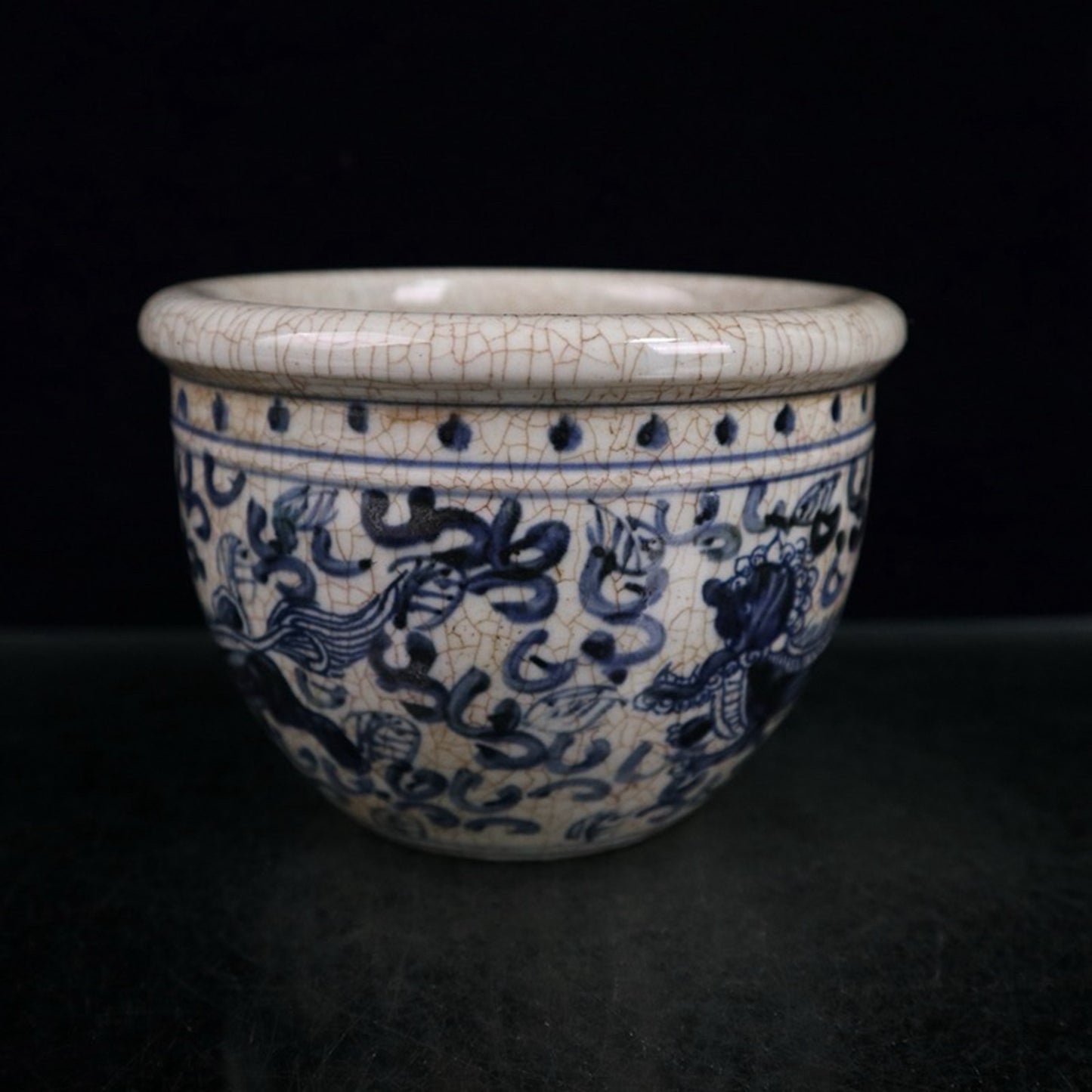 Open piece blue and white lion pattern jar