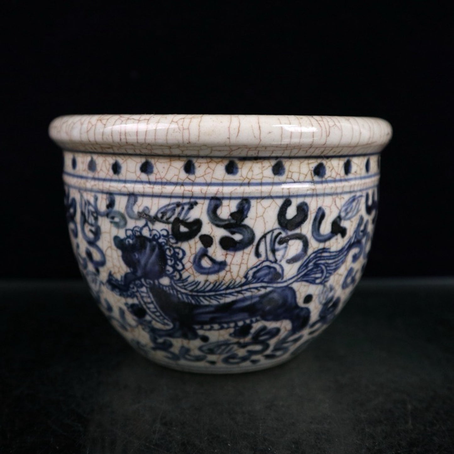 Open piece blue and white lion pattern jar