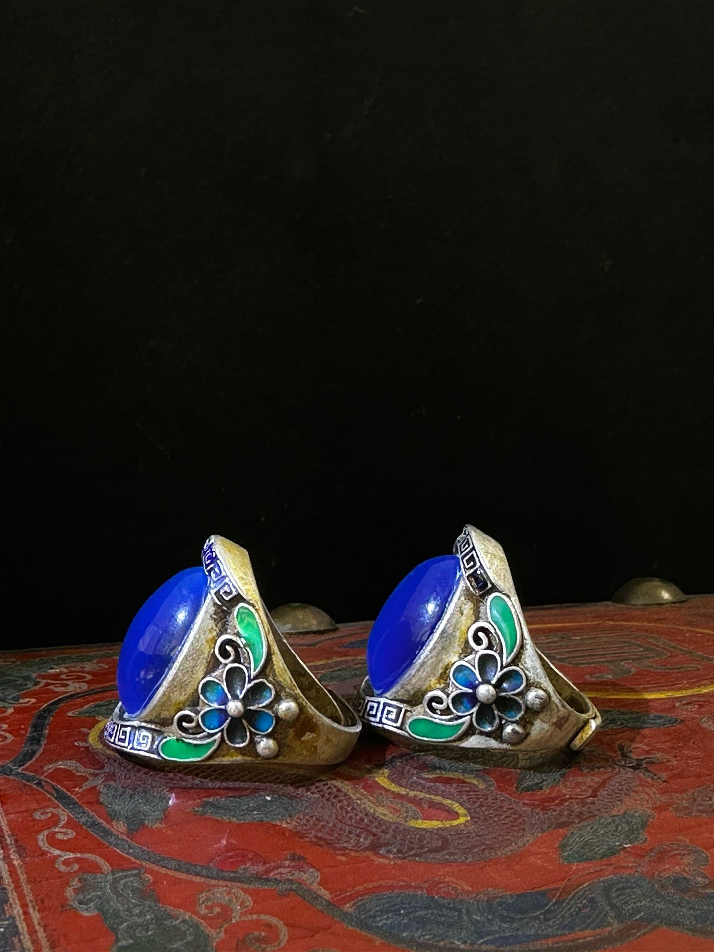 A box of Chinese antique blue cat eye rings