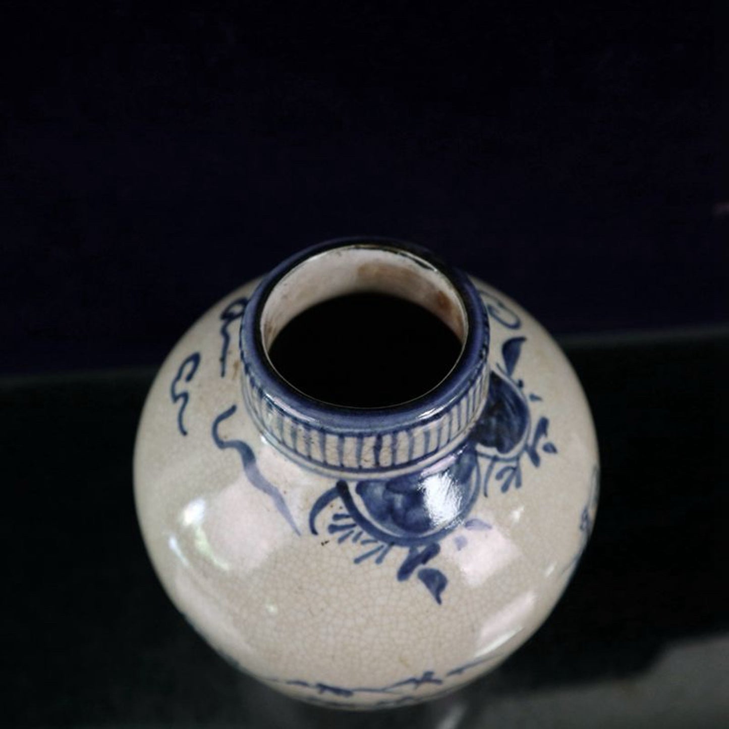 Open blue and white figure patterned jar