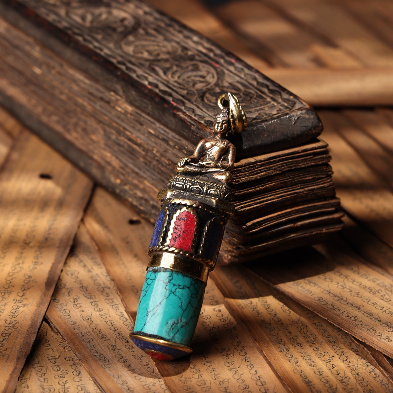 Chinese antique Shakyamuni Buddha inlaid with turquoise pendant