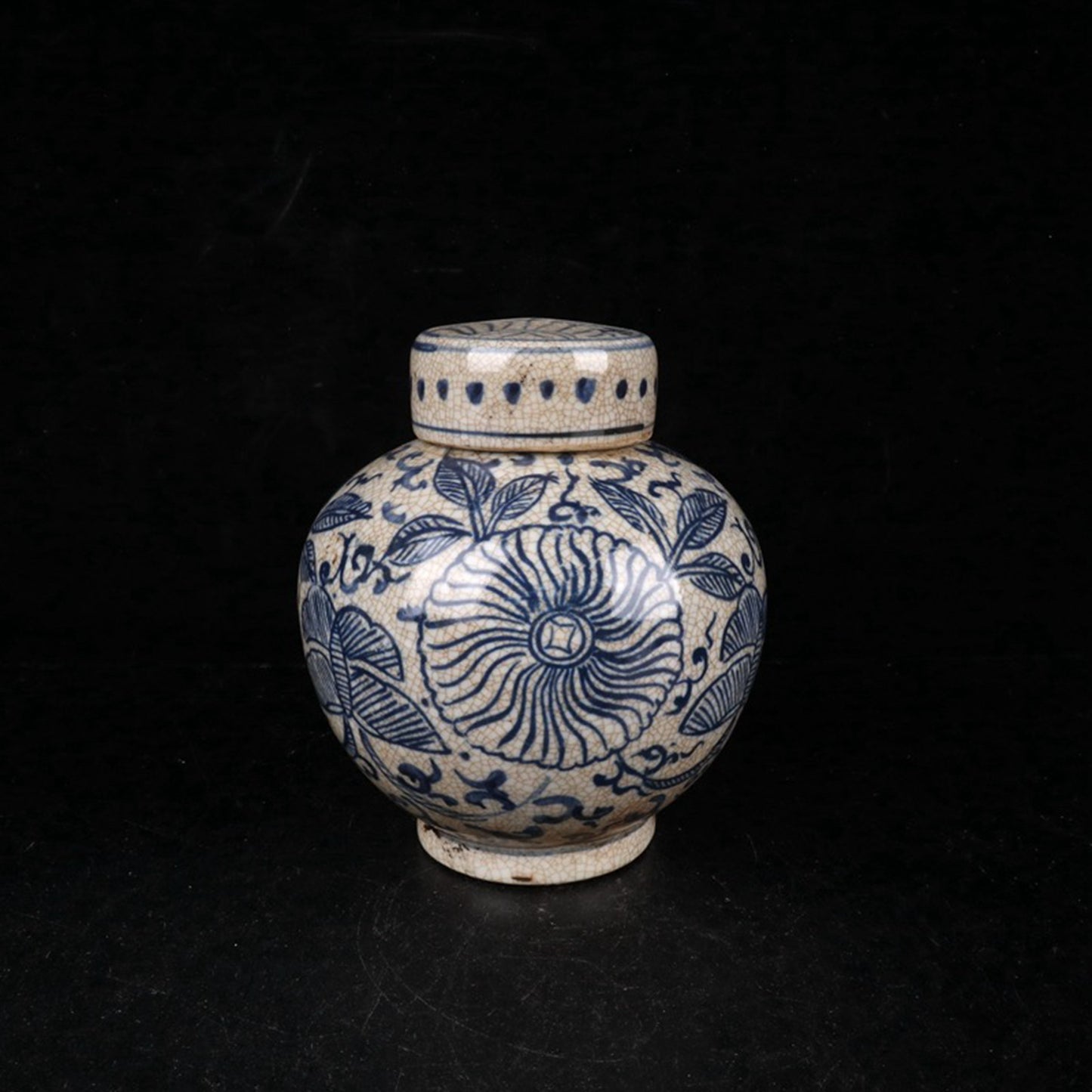Blue and white split flower patterned lid jar