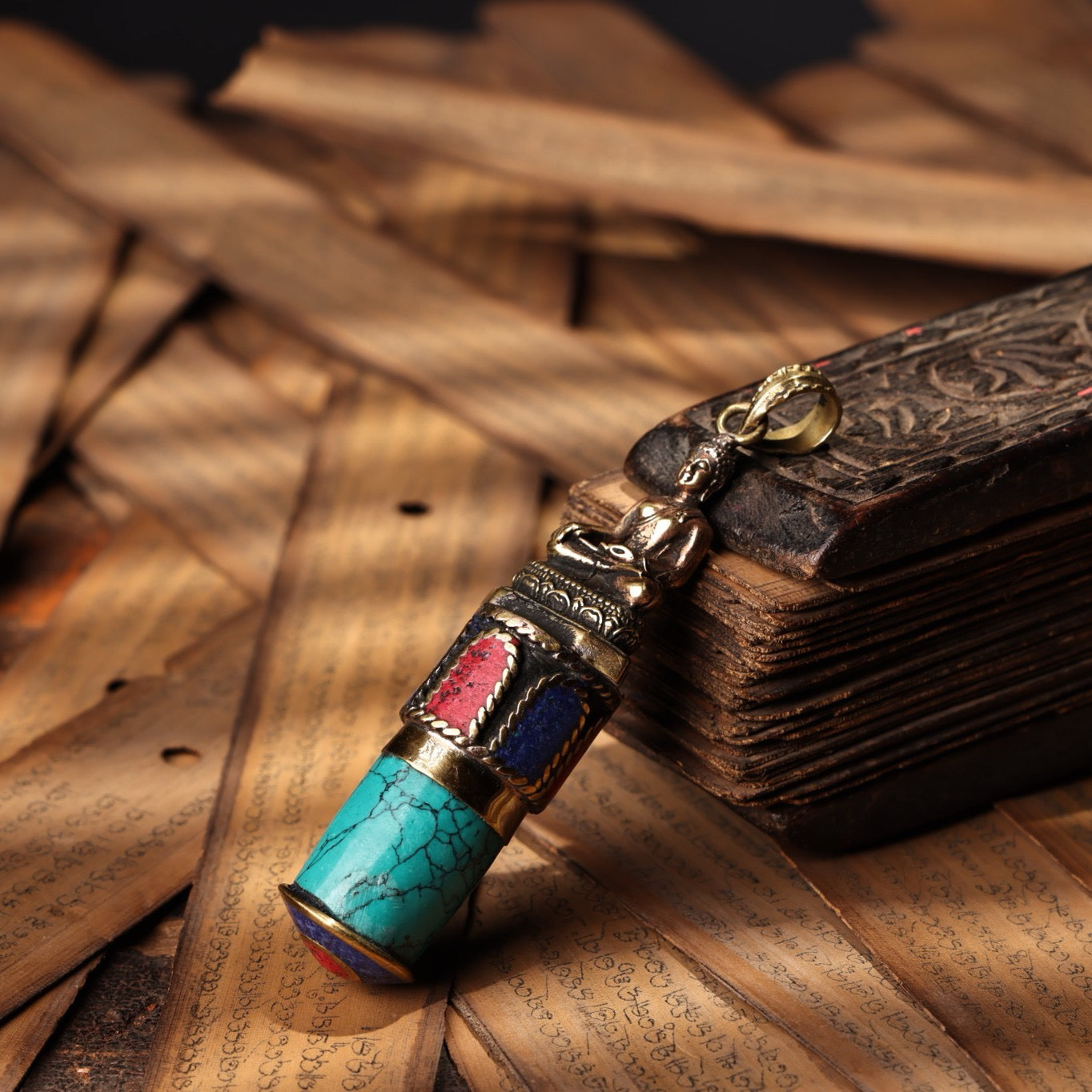 Chinese antique Shakyamuni Buddha inlaid with turquoise pendant