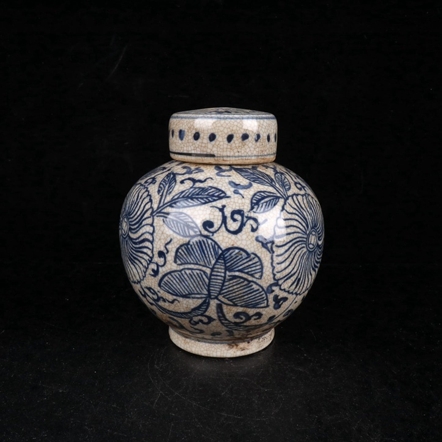Blue and white split flower patterned lid jar