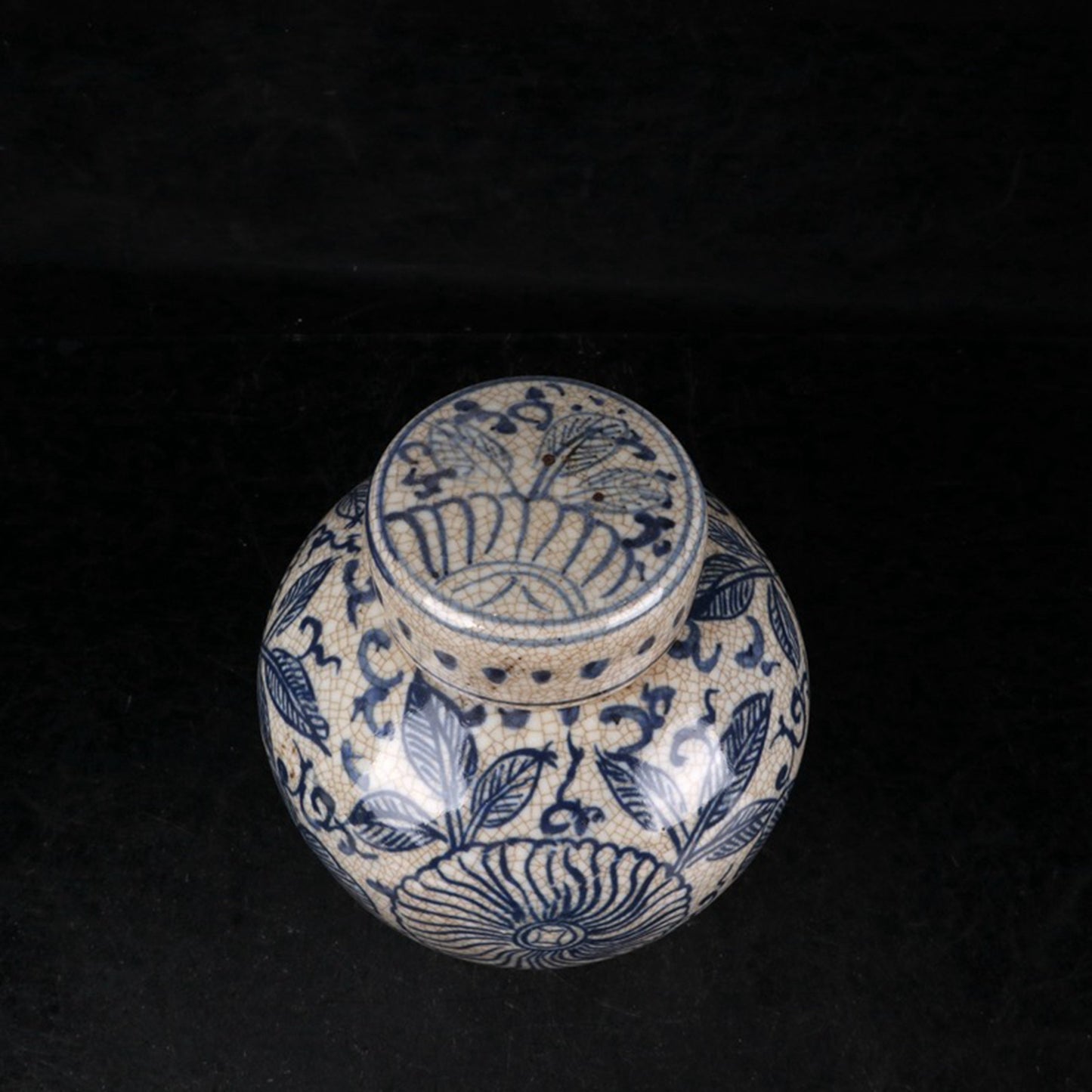 Blue and white split flower patterned lid jar