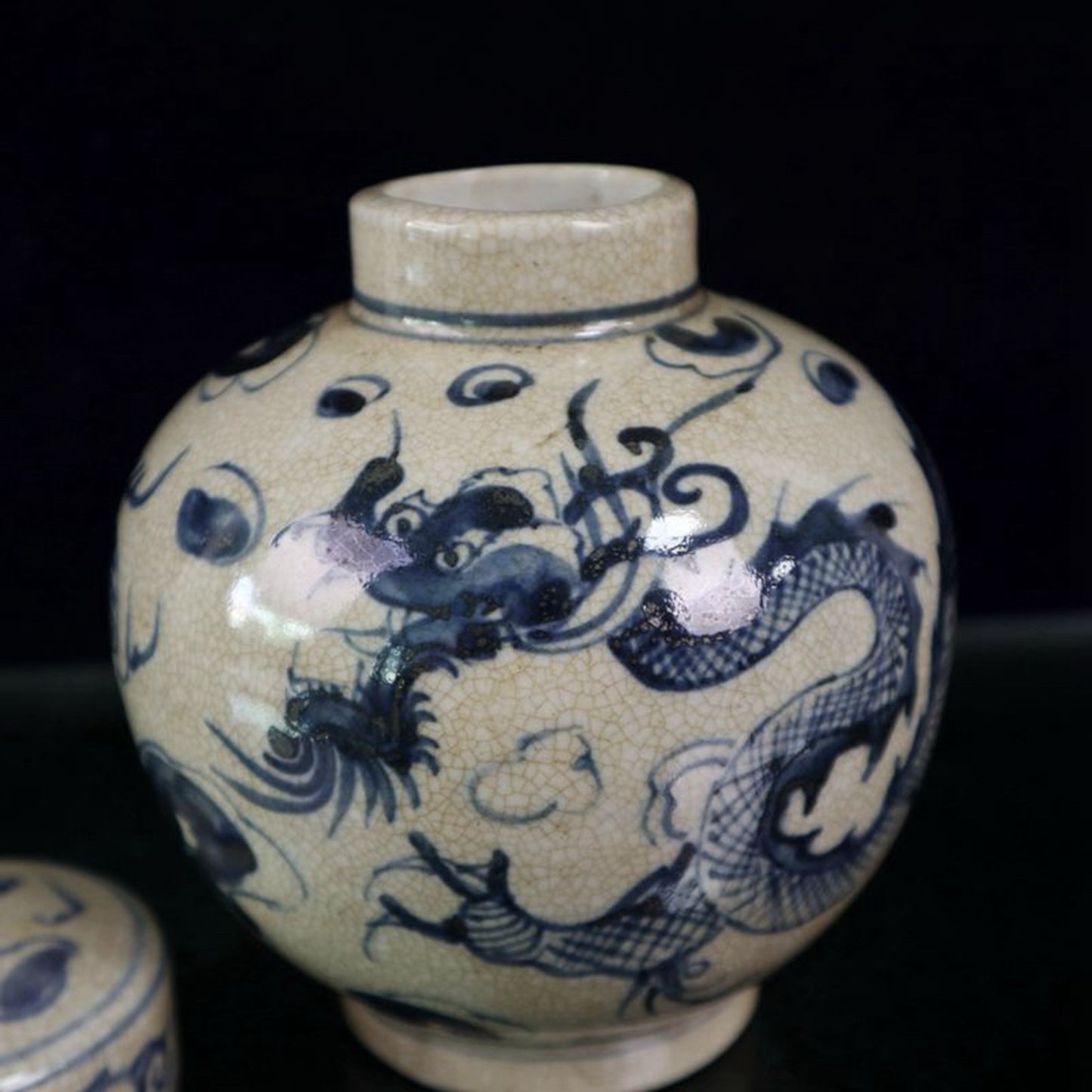 Open blue and white dragon patterned lid jar