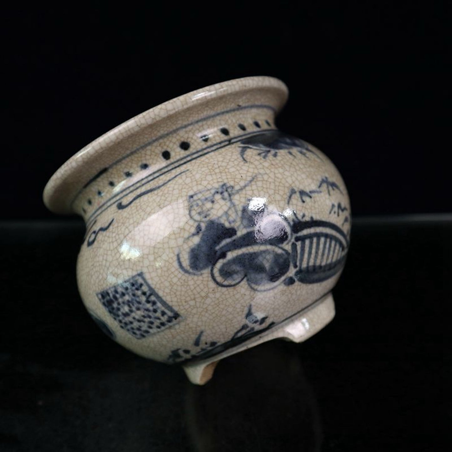 Open blue and white figure pattern incense burner