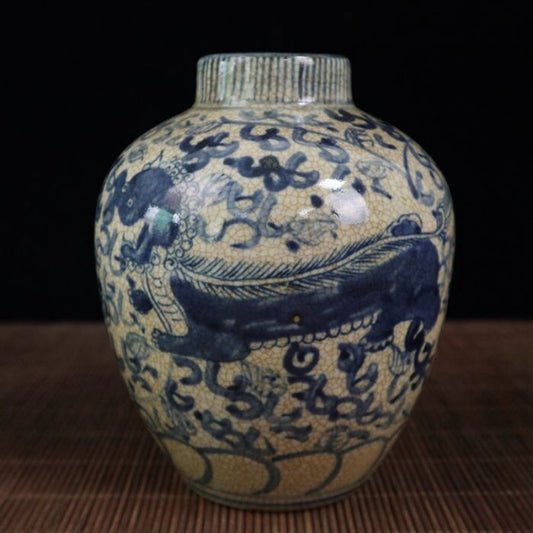 Open piece blue and white lion patterned ceiling jar
