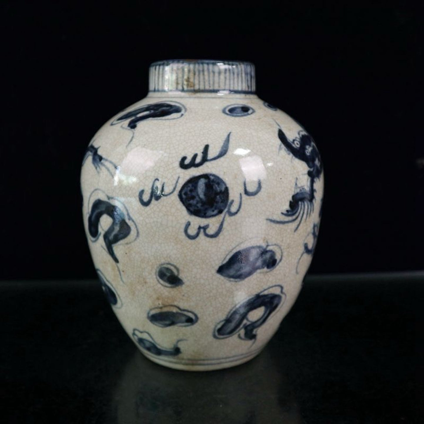 Open blue and white dragon patterned jar