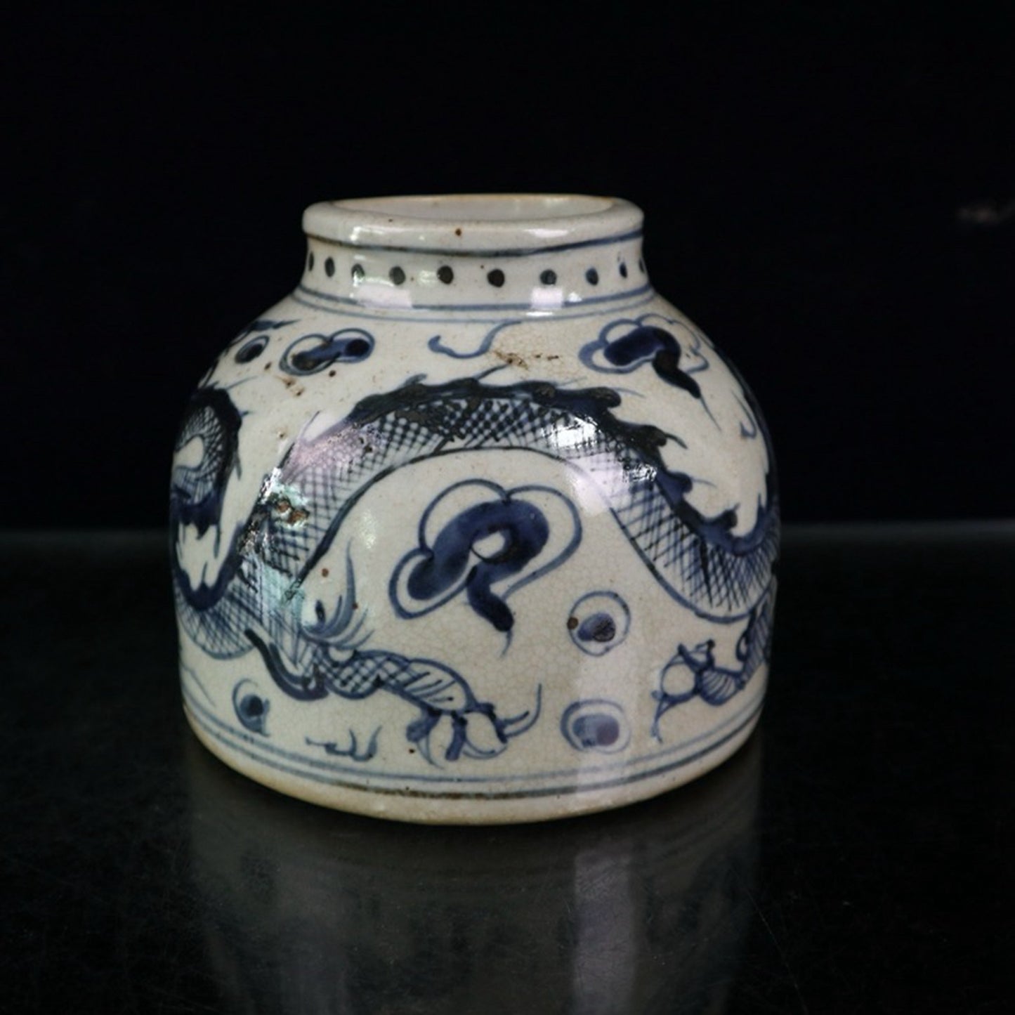 Open blue and white dragon patterned jar