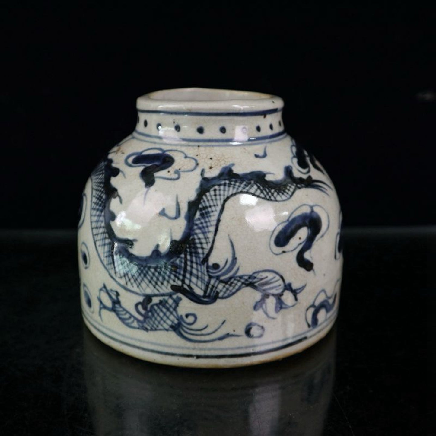 Open blue and white dragon patterned jar