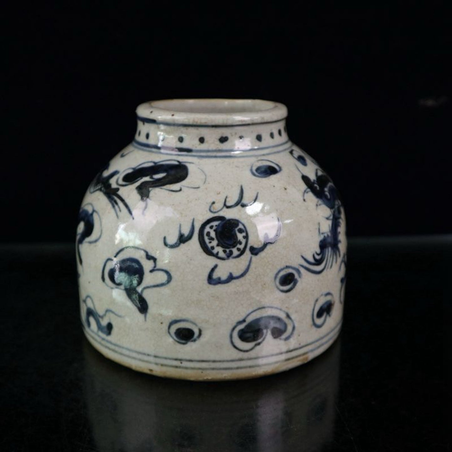 Open blue and white dragon patterned jar